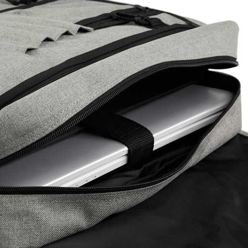 Detailansicht documentbag details der kleinen Taschen und dem Reisverschlusses