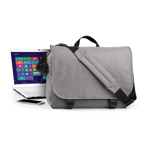 Two Tone Digital Messenger Bag von BagBase BG218 aus dem hellgrauen melierten Polyester zum Bedrucken als Werbetasche bei taschenprint