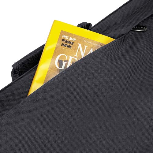 Die Dokumententasche Portfolio Briefcase, eine Businesstasche mit vielen Organizerfächern und Halterungen für Stifte. Vorn und hinten mit zusätzlichen Fächer mit Reißverschluss. Abnehmbarer, verstellbarer Schultergurt mit Karabinerhaken aus Metall. Tragegriff und Schultergurt sind gepolstert. In der Breite erweiterbar duch zusätzlichen Reißverschluss