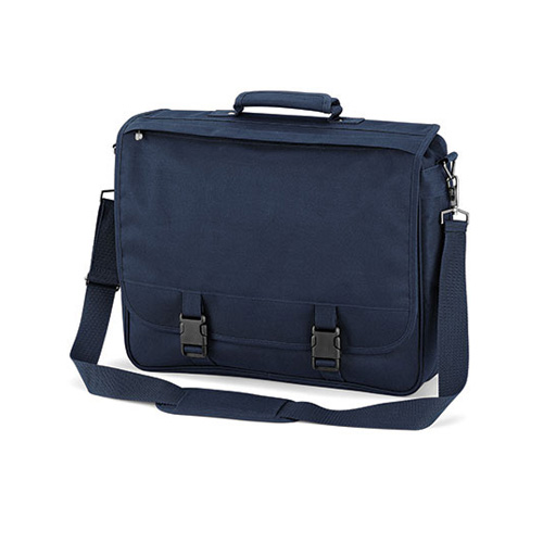 Die Dokumententasche Portfolio Briefcase, eine Businesstasche mit vielen Organizerfächern und Halterungen für Stifte. Vorn und hinten mit zusätzlichen Fächer mit Reißverschluss. Abnehmbarer, verstellbarer Schultergurt mit Karabinerhaken aus Metall. Tragegriff und Schultergurt sind gepolstert. In der Breite erweiterbar duch zusätzlichen Reißverschluss french navy