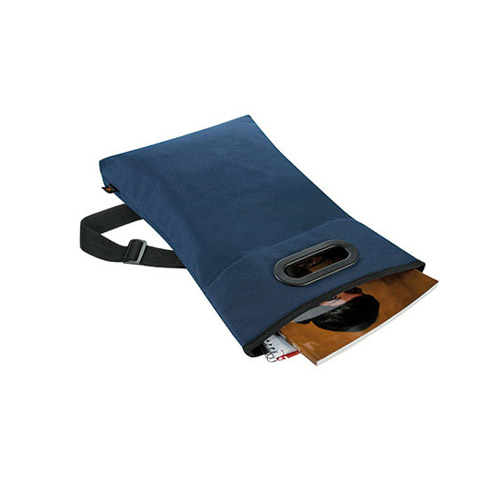 Umhängetasche Event Bag Easy, in der Farbe Navy mit in der Länge verstellbaren Schultergurt, Hauptfach mit Tragegriffen, verschliessbar durch Klettverschluss