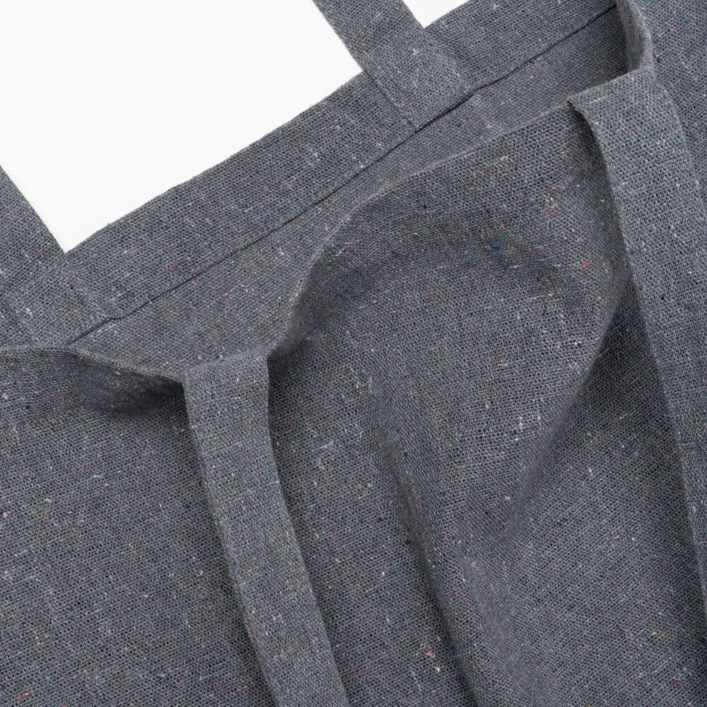 Recycling Baumwolltasche Libelle Premium in schwarz, Detailansicht, mit goldenem Logo nachhaltige und wiederverwendbare Tasche zum Bedrucken bei taschenprint
