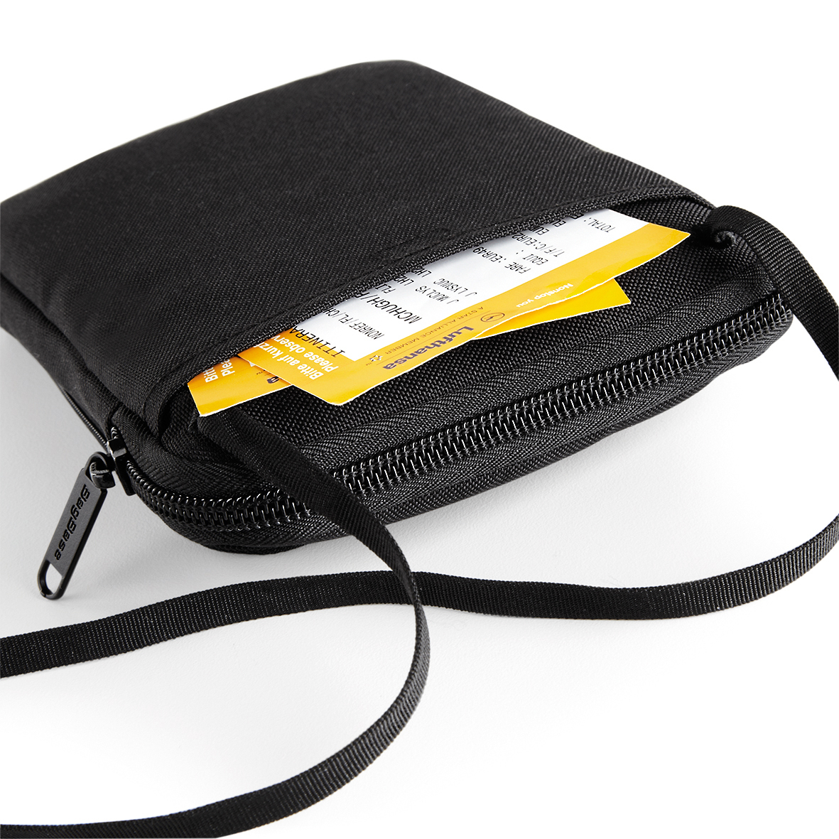 Handytasche Travel Wallet gepolstert in der Farbe Schwarz Detailansicht der Ausweis-Tasche günstig bedruckt bei taschenprint.de