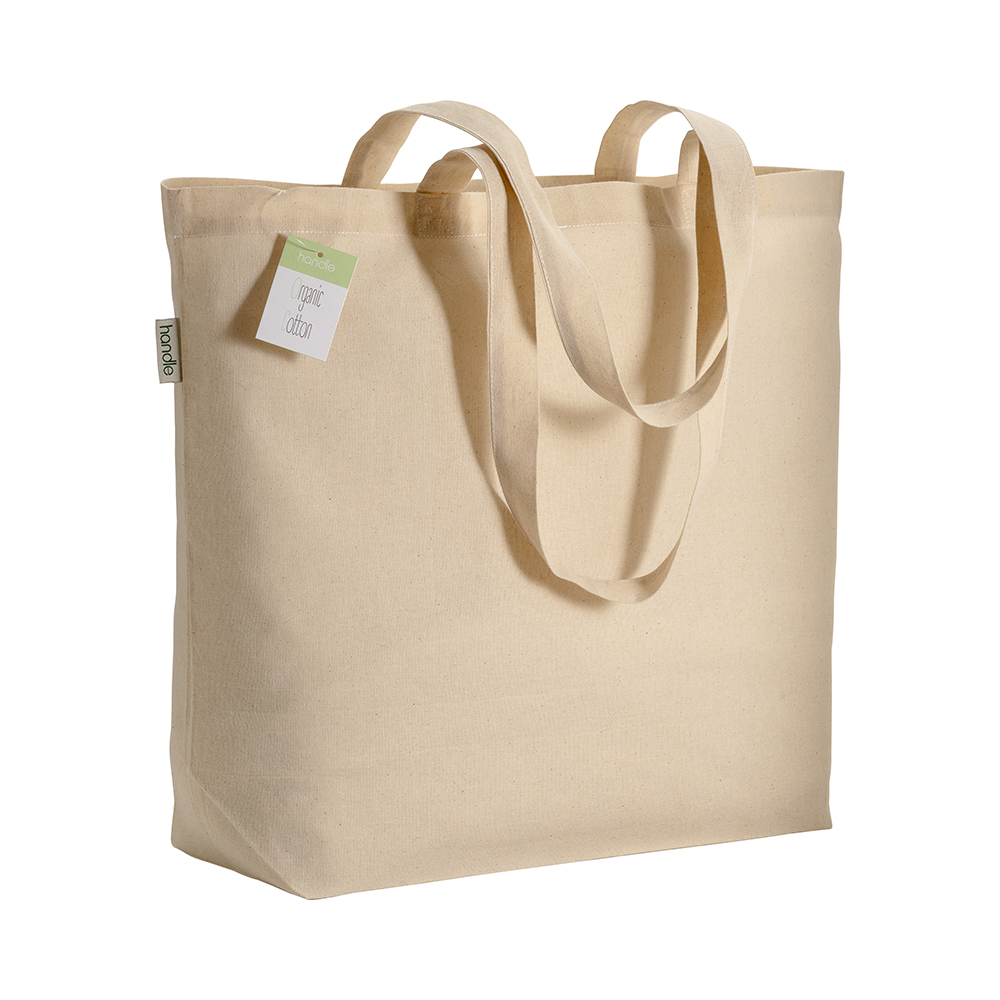 Maxi Bio-Baumwolltasche Caorle in Natur – Schrägansicht aufgestellt, 135 g/m² Bio-Baumwolle, 50x38x15 cm, Bodenfalte sichtbar, Kreuznähte, bedruckbar