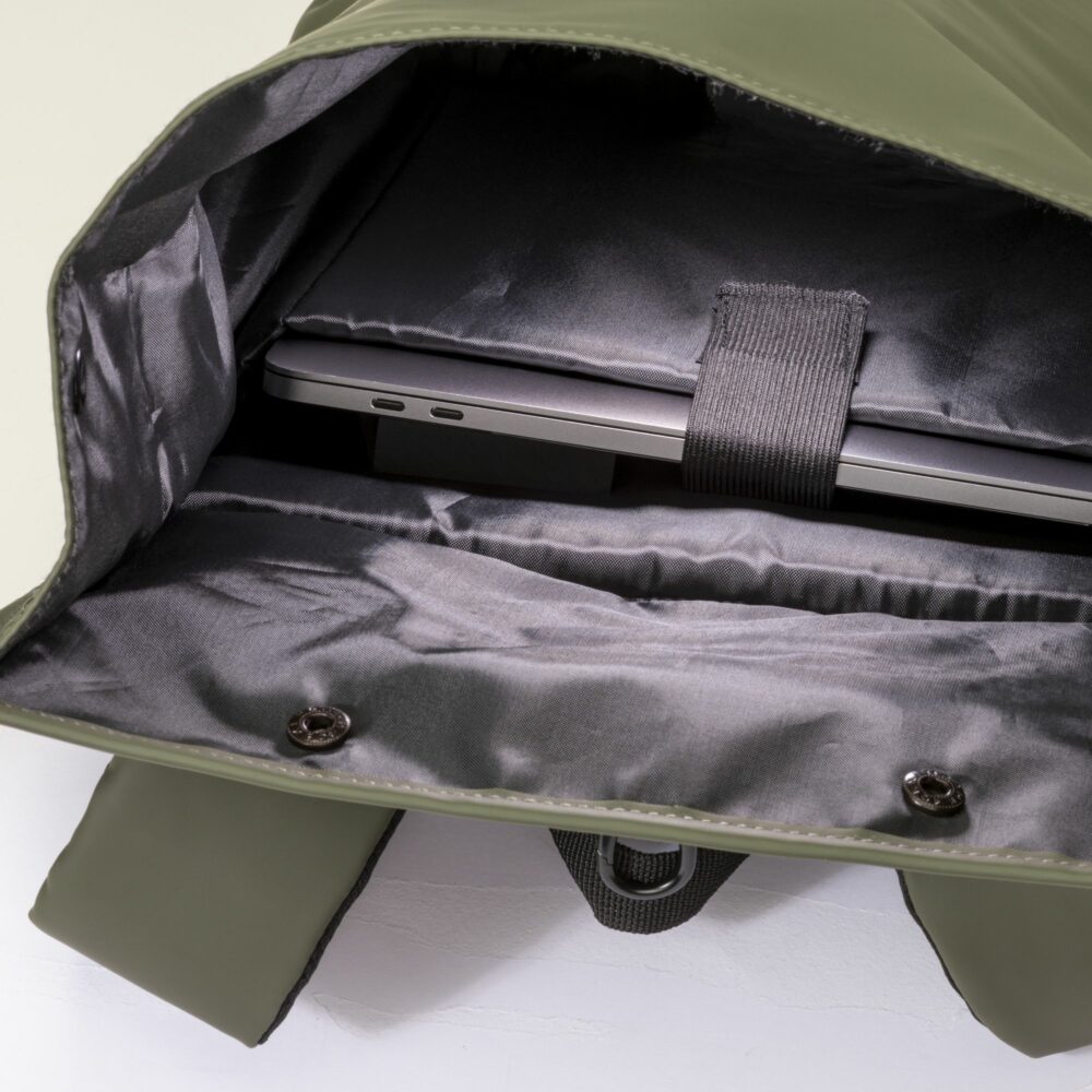 Roll-Top Rucksack Negrar bedrucken – Detailansicht Innenseite mit Knöpfen in Military Green