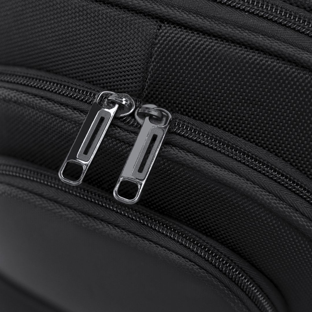 Business Trolley Rucksack Mirel bedrucken – Detailansicht Reißverschluss in Schwarz