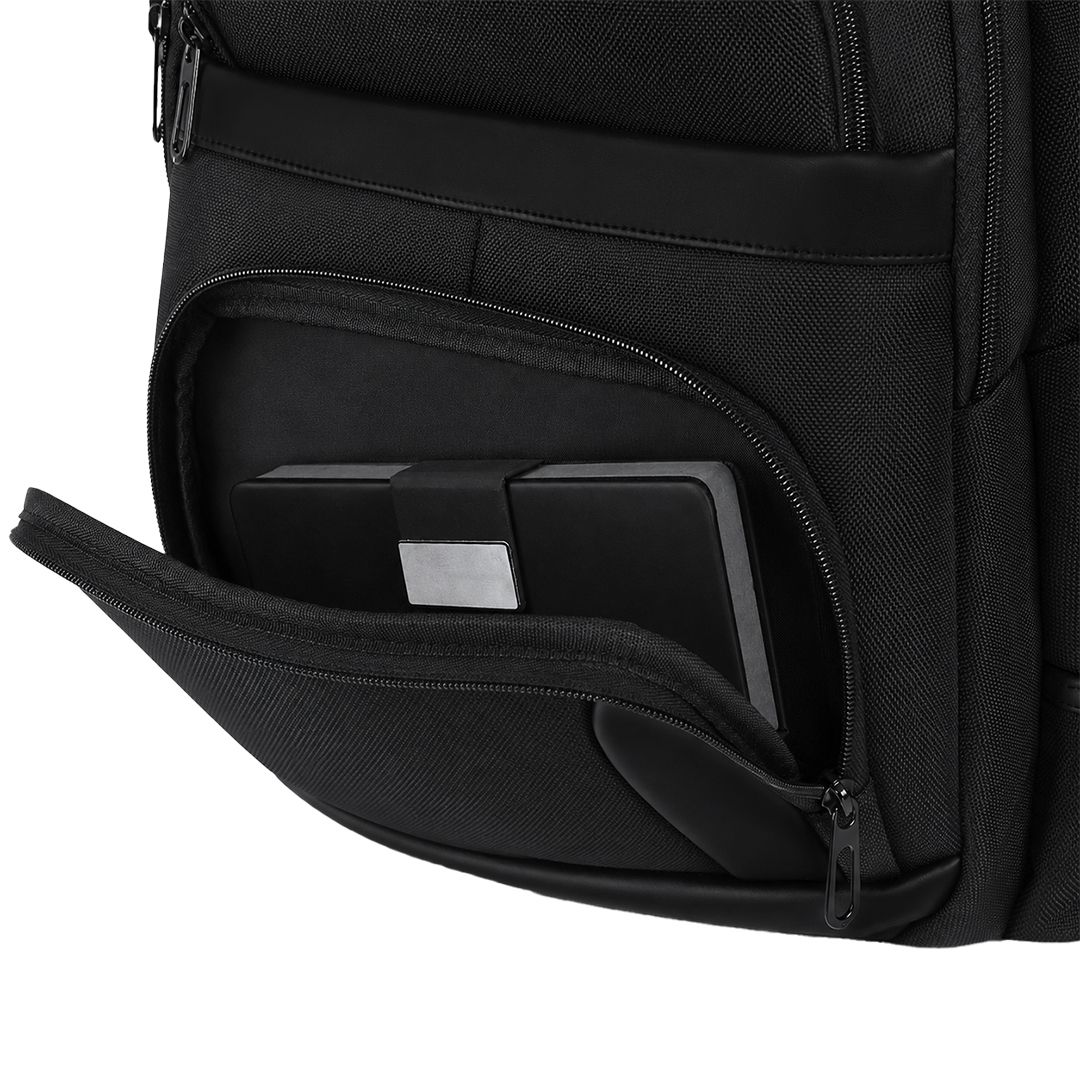 Rucksack Maren Oxford Gewebe bedrucken – Detailansicht Vordertasche in Schwarz