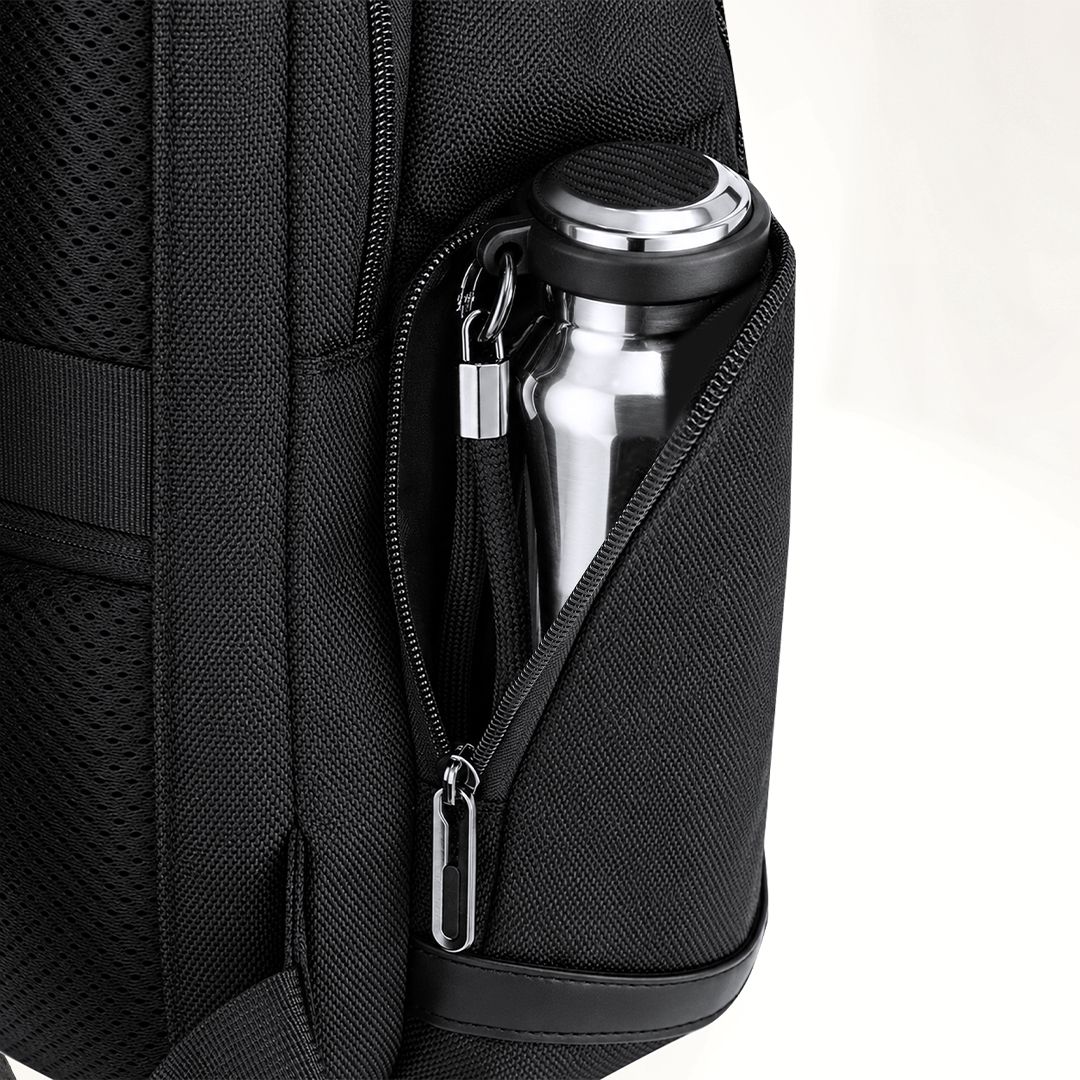 Rucksack Taren Oxford Gewebe bedrucken – Detailansicht Flaschentasche in Schwarz