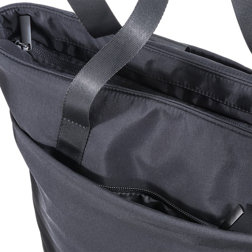 Rucksacktasche Vetra Laptoptasche bedrucken – Detailansicht Reißverschluss der Fronttasche in Schwarz
